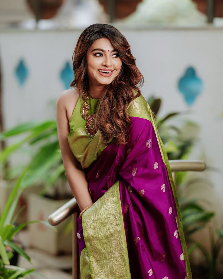 Exceptional Soft Silk Saree With Cynosure Blouse Piece-Fronlioz