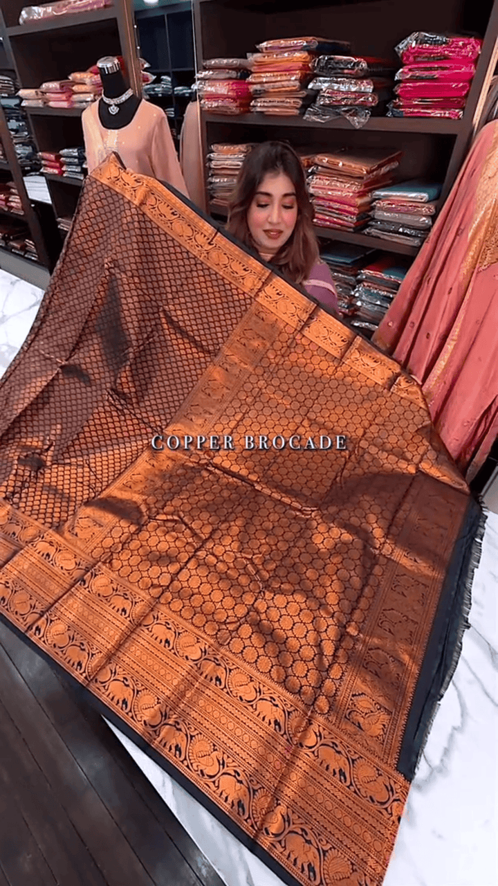 Exceptional Soft Silk Saree With Cynosure Blouse Piece-Fronlioz