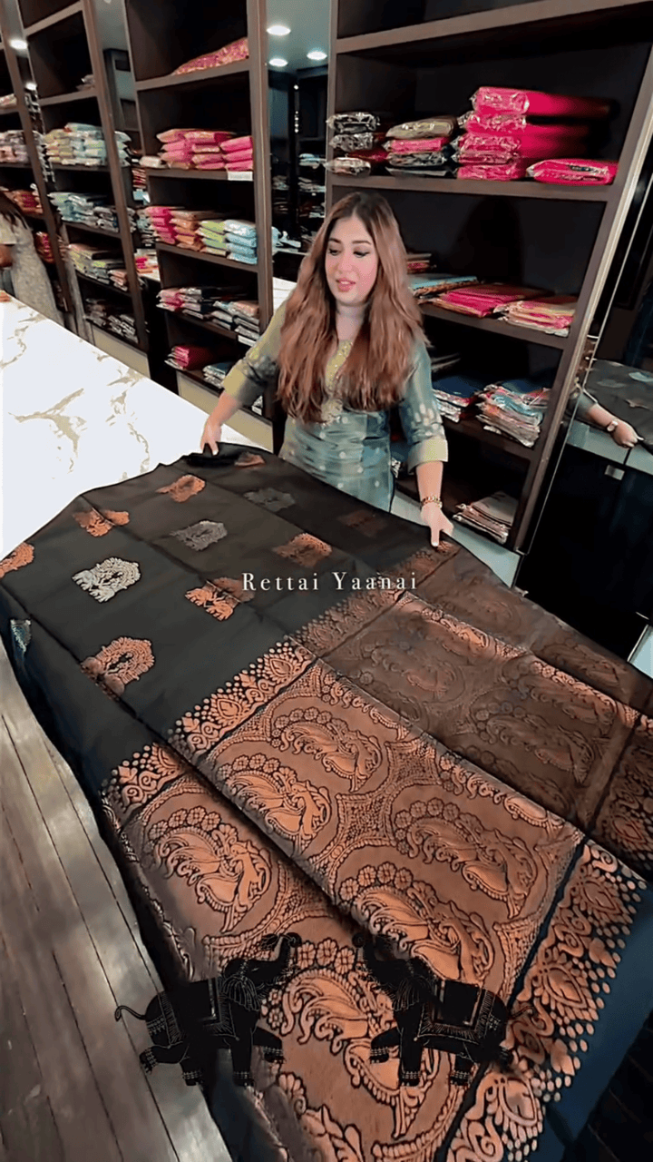 Exceptional Soft Silk Saree With Cynosure Blouse Piece-Fronlioz