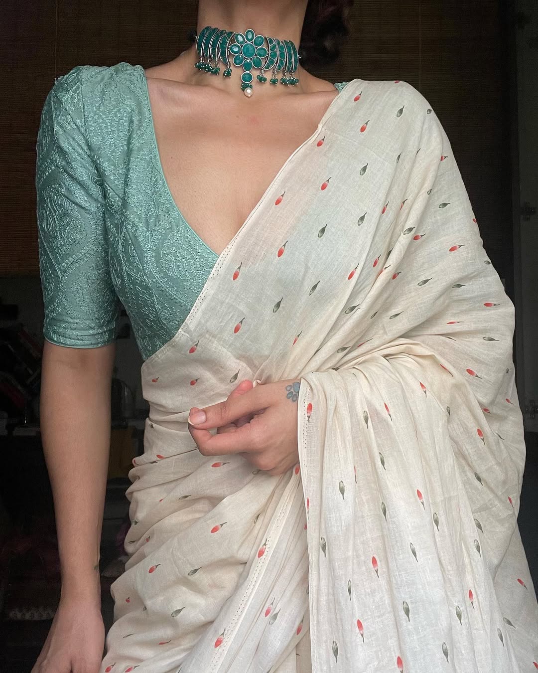 OFF WHITE LINEN PRINTED SAREE