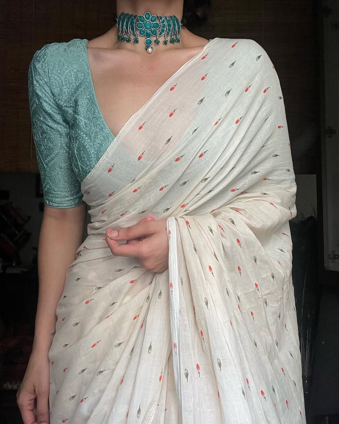 OFF WHITE LINEN PRINTED SAREE