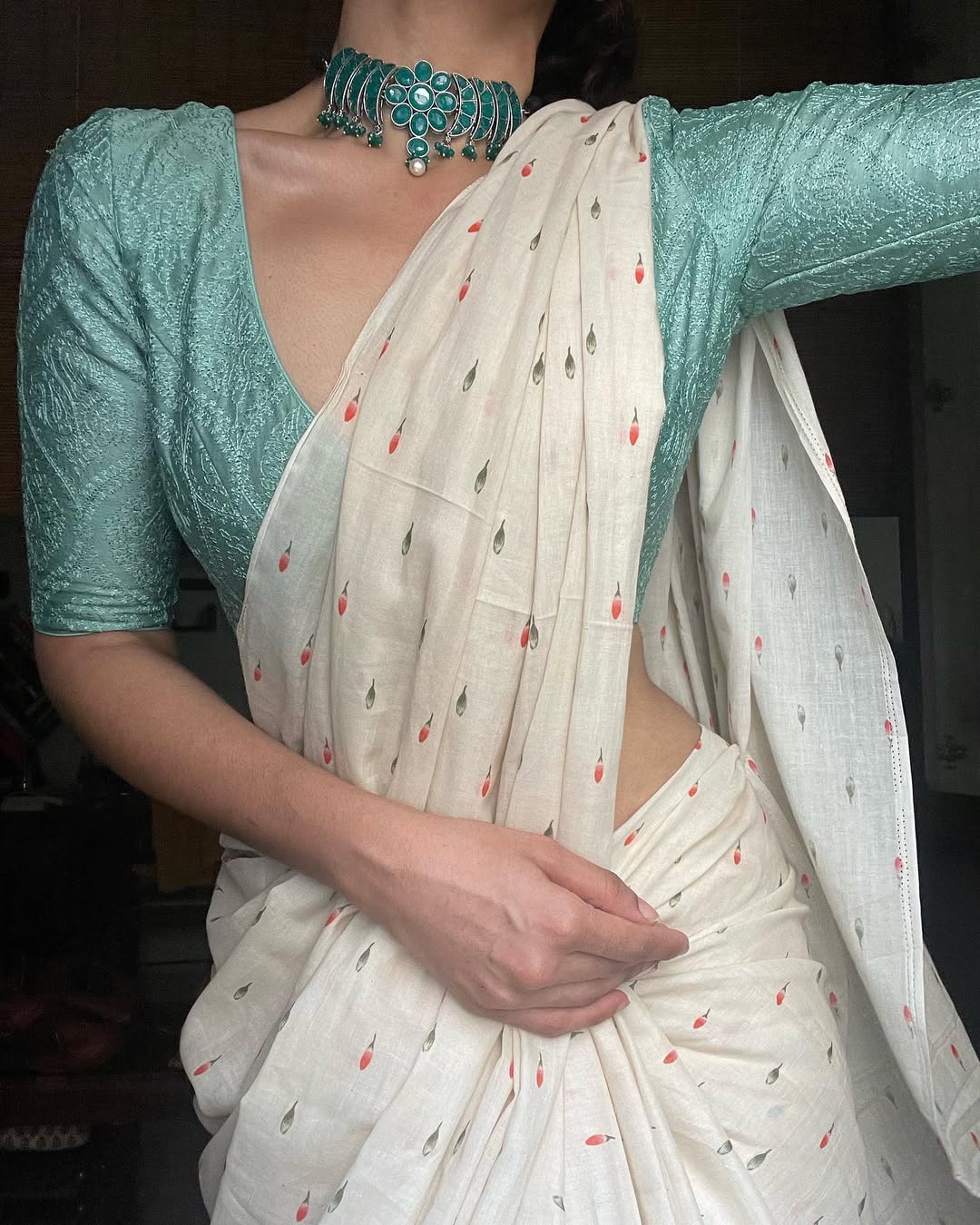 OFF WHITE LINEN PRINTED SAREE
