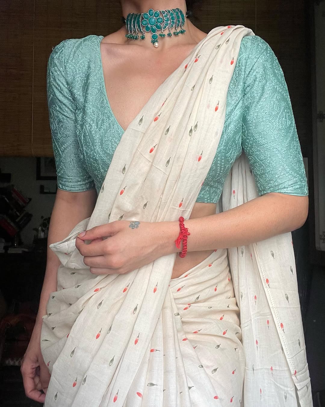 OFF WHITE LINEN PRINTED SAREE