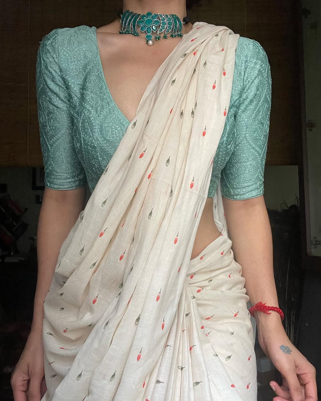 OFF WHITE LINEN PRINTED SAREE