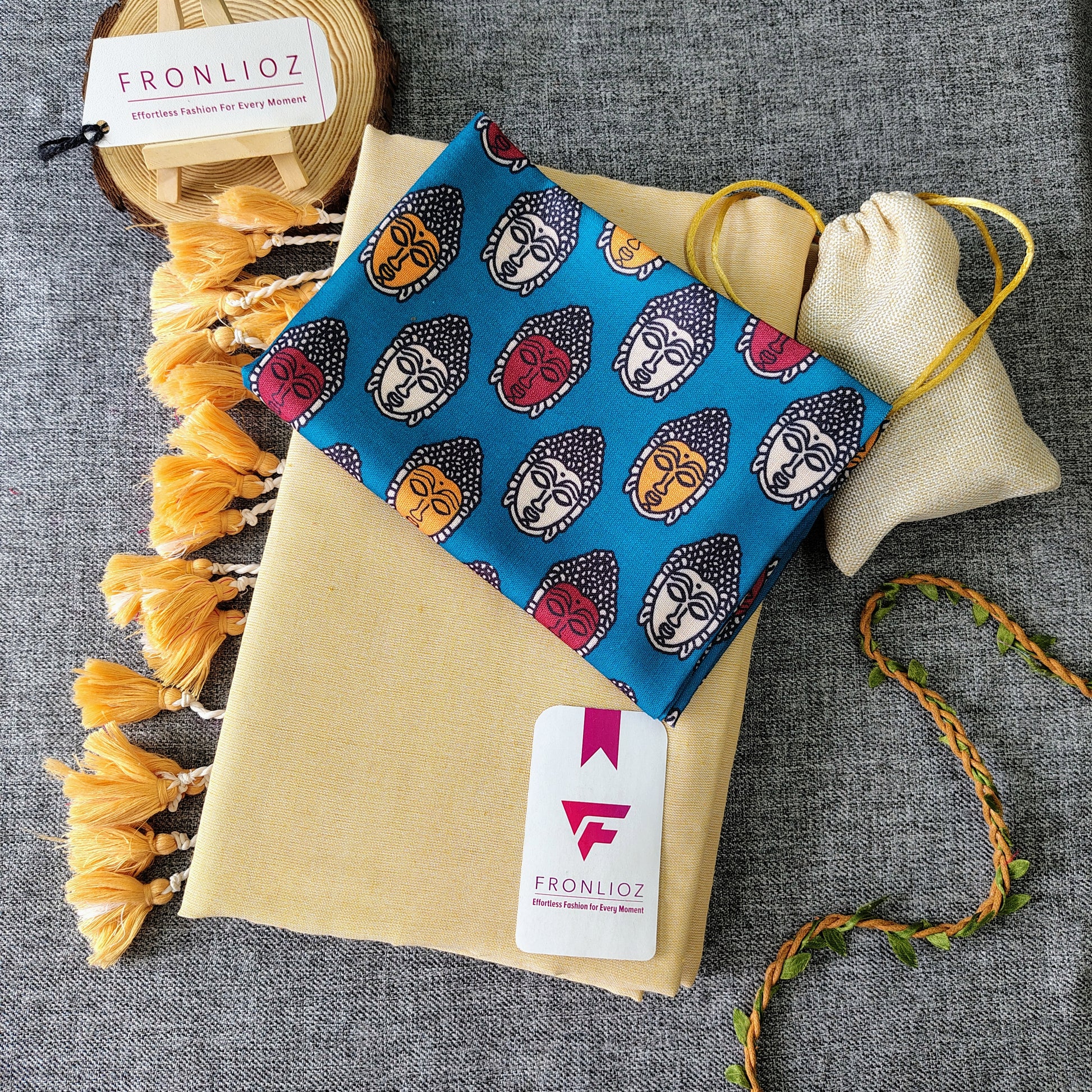 Cream Handloom Cotton Saree With Tassels & Printed Blouse-Fronlioz