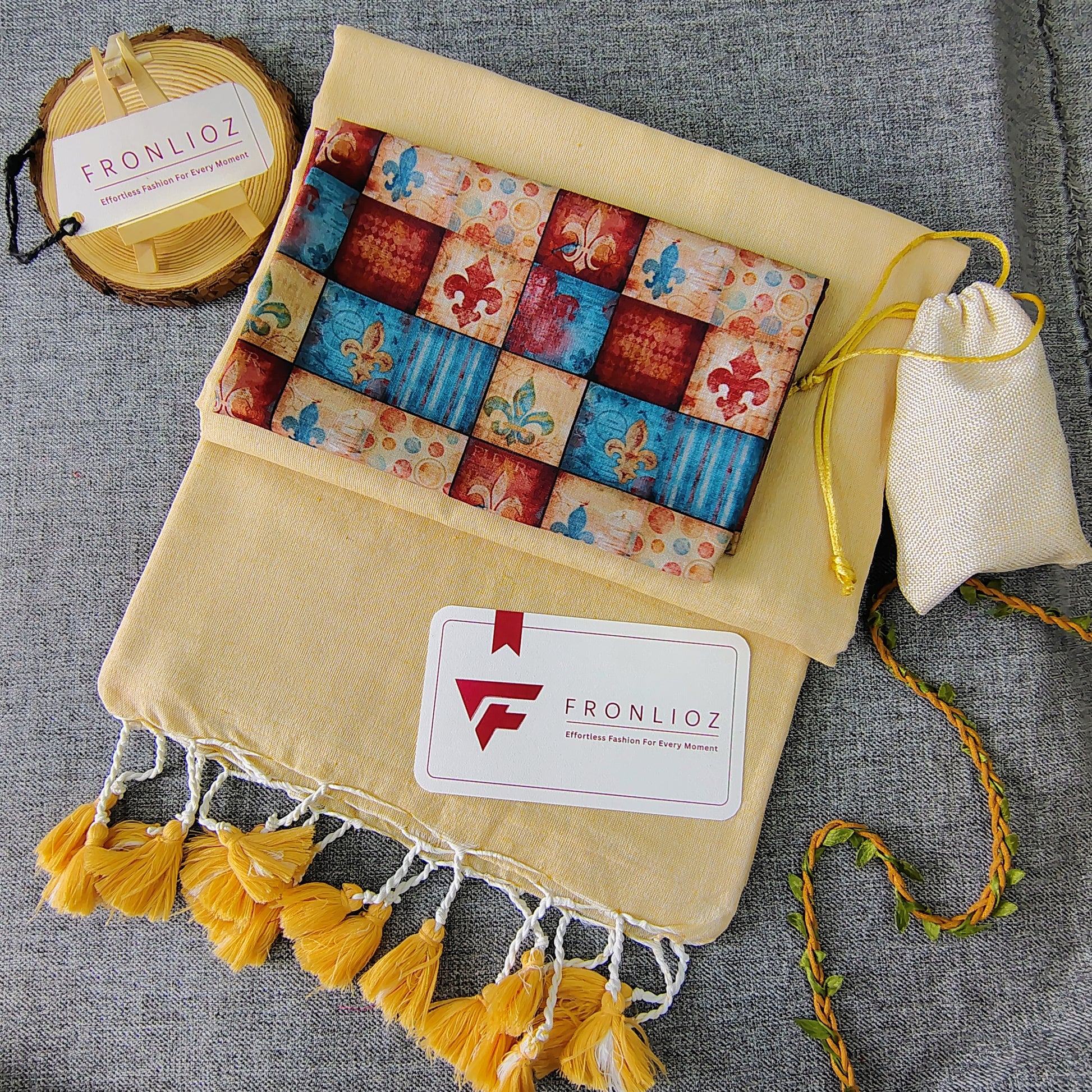 Cream Handloom Cotton Saree With Tassels & Printed Blouse-Fronlioz