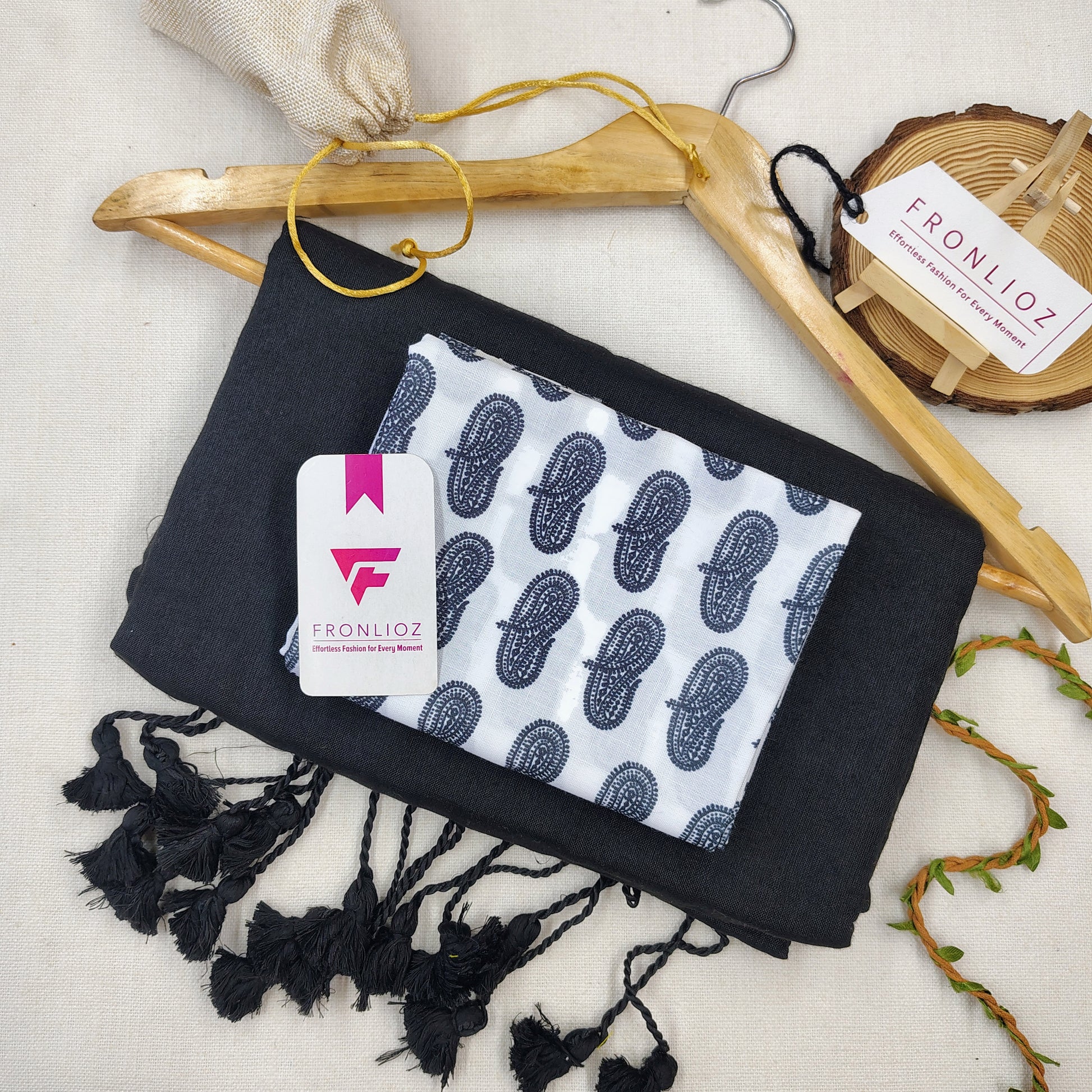 Black Handloom Cotton Saree With Tassels & Printed Blouse-Fronlioz