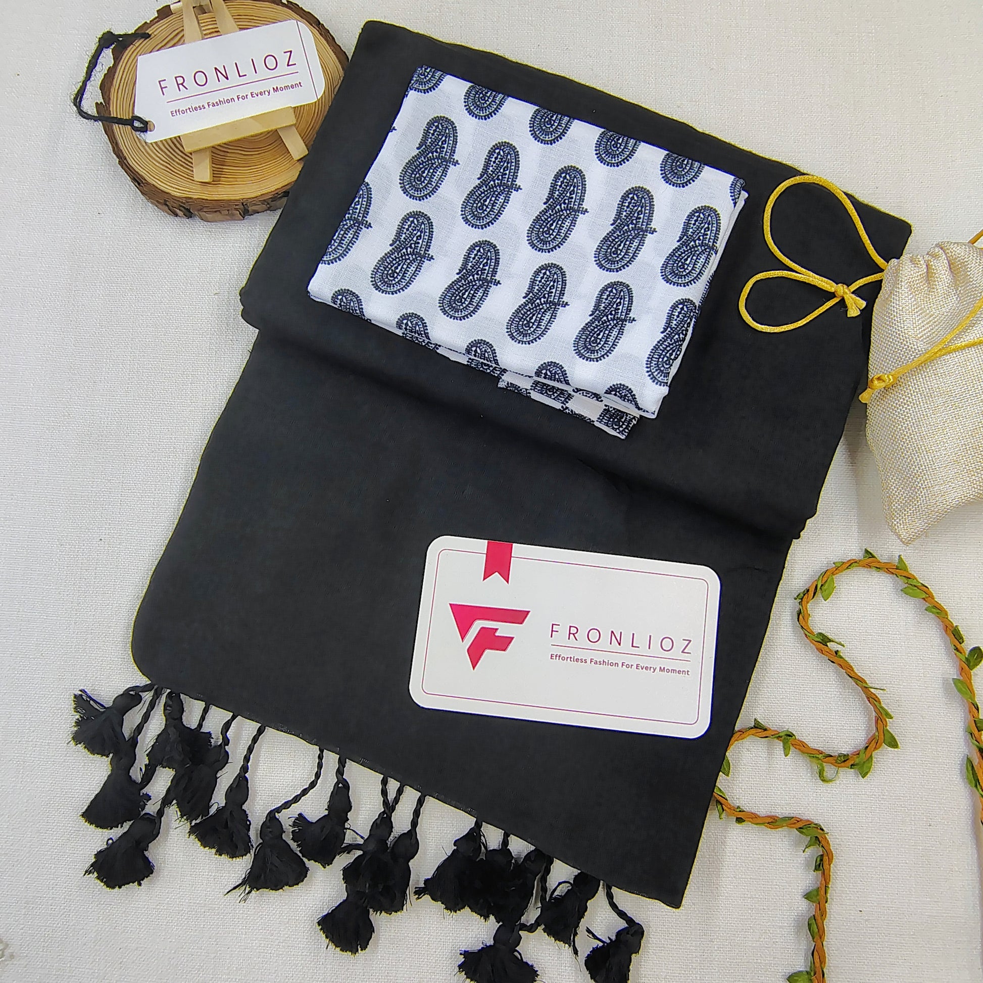 Black Handloom Cotton Saree With Tassels & Printed Blouse-Fronlioz