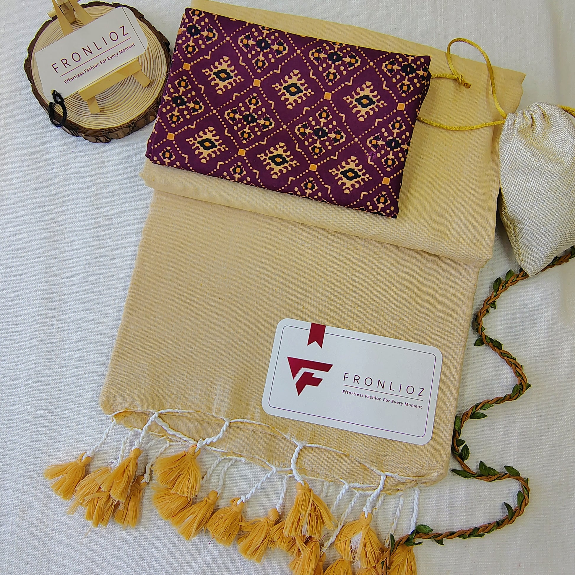 Cream Handloom Cotton Saree With Tassels & Printed Blouse-Fronlioz