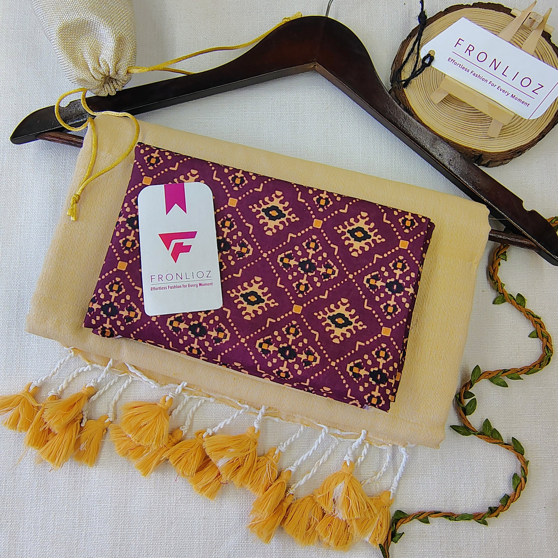 Cream Handloom Cotton Saree With Tassels & Printed Blouse-Fronlioz