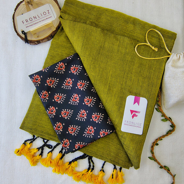 Pista Handloom Cotton Saree With Tassels & Printed Blouse-Fronlioz