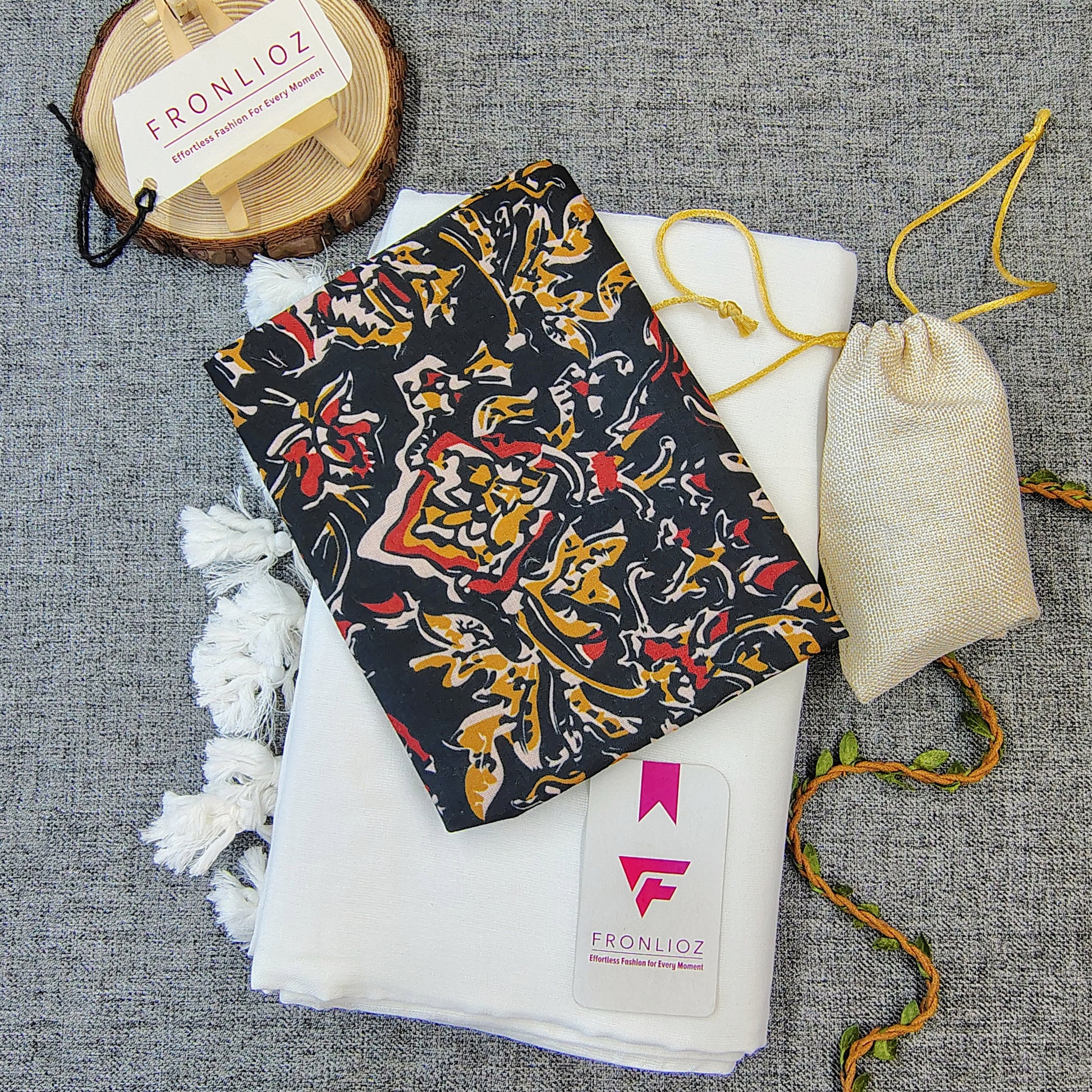 White Handloom Cotton Saree With Tassels & Printed Blouse-Fronlioz