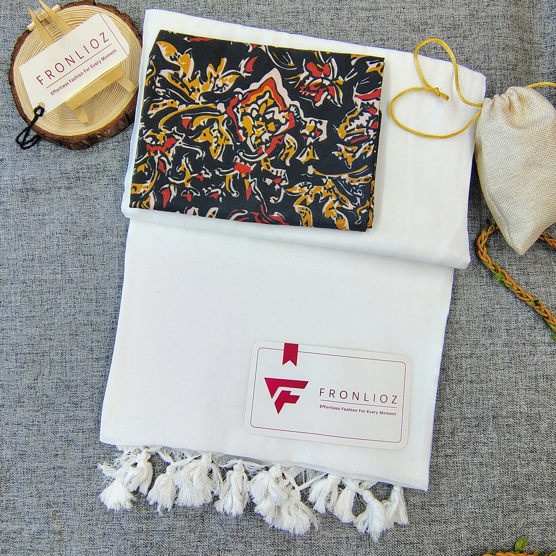 White Handloom Cotton Saree With Tassels & Printed Blouse-Fronlioz