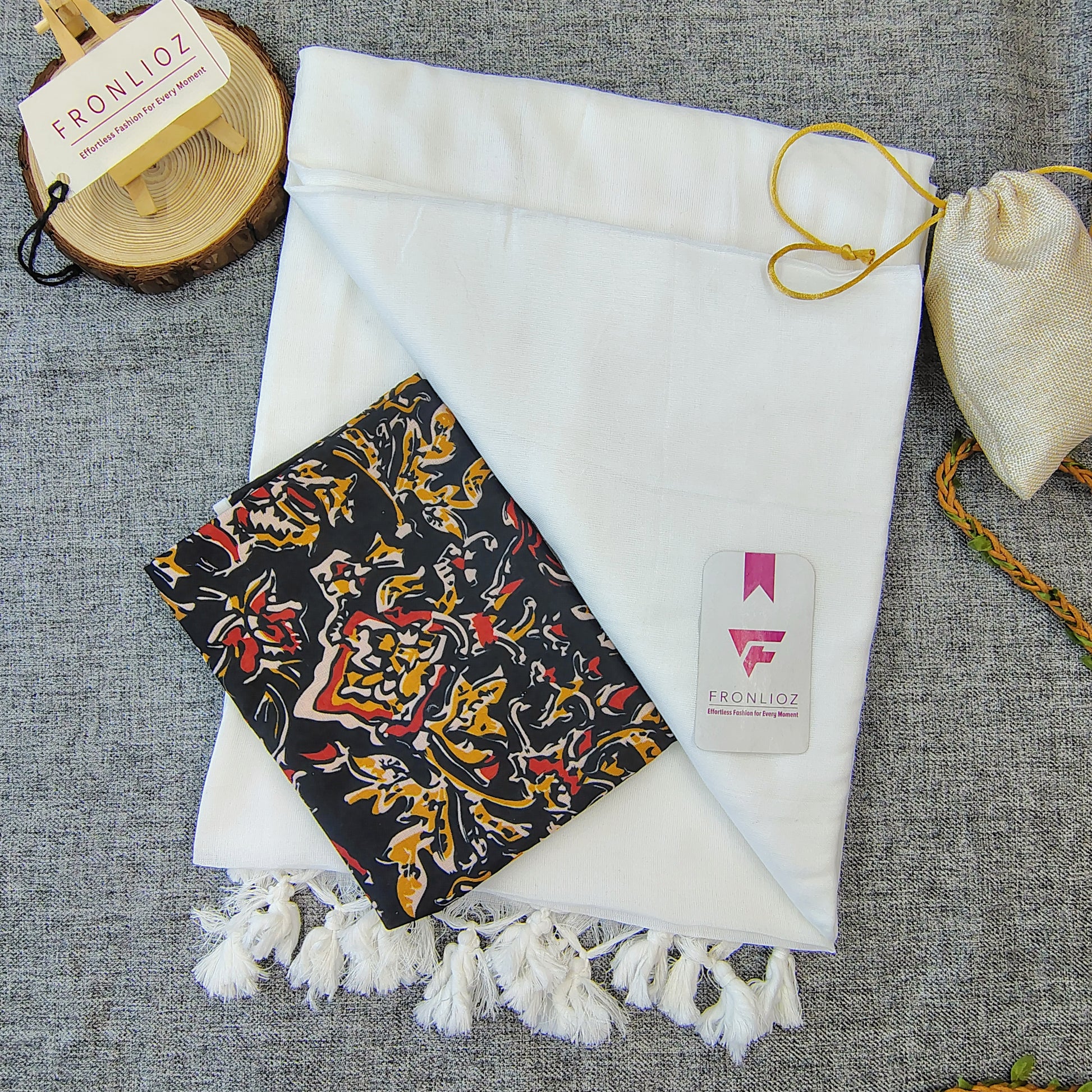White Handloom Cotton Saree With Tassels & Printed Blouse-Fronlioz