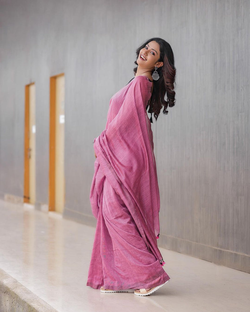 Pink colour traditional looking chanderi cotton saree