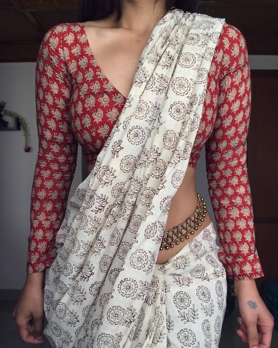 LINEN WHITE PRINTED SAREE