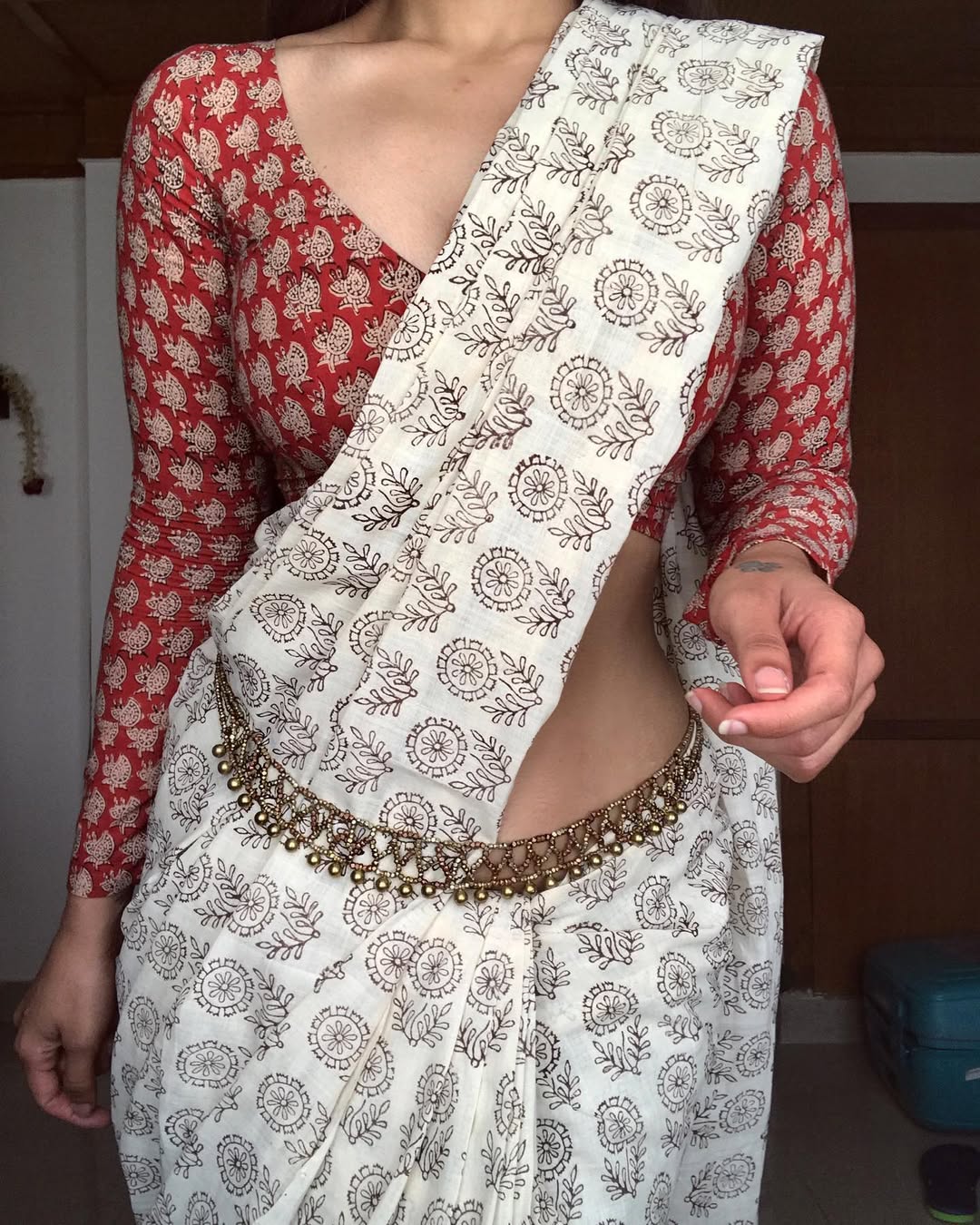 LINEN WHITE PRINTED SAREE