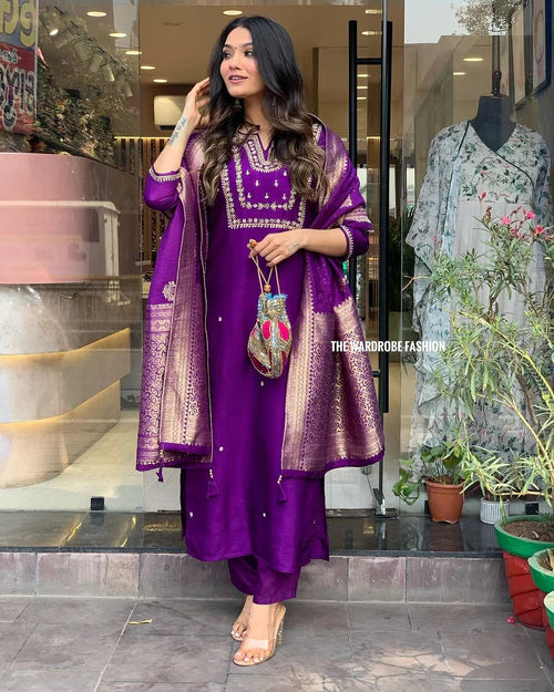 Women Embroidered Straight Kurta Set