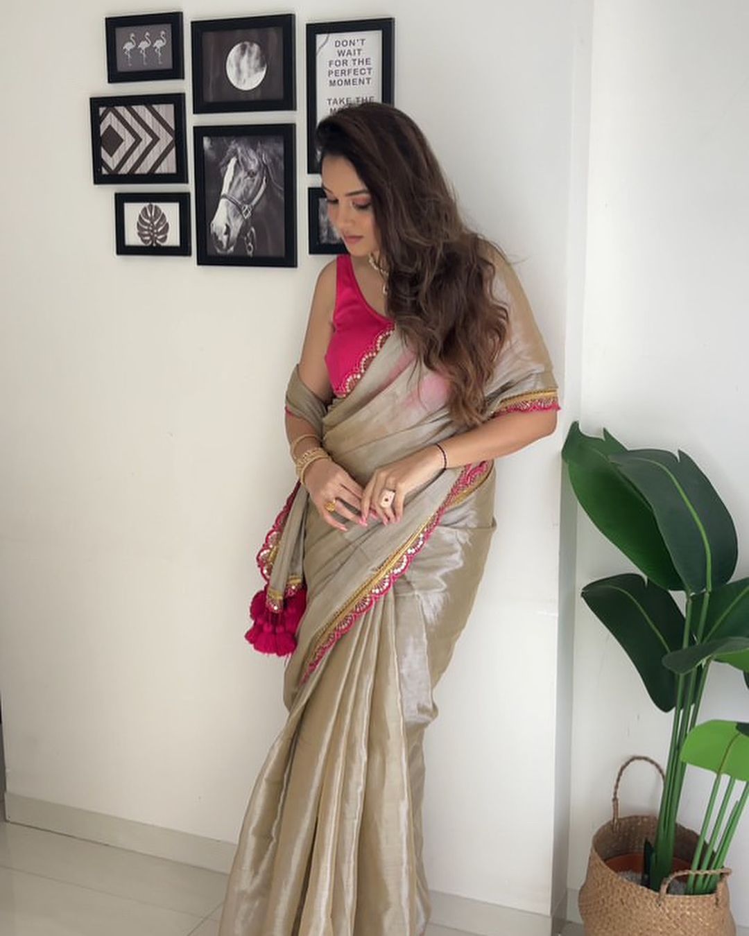 Cream And Wine Pom Pom Handloom Raga Tissue Saree