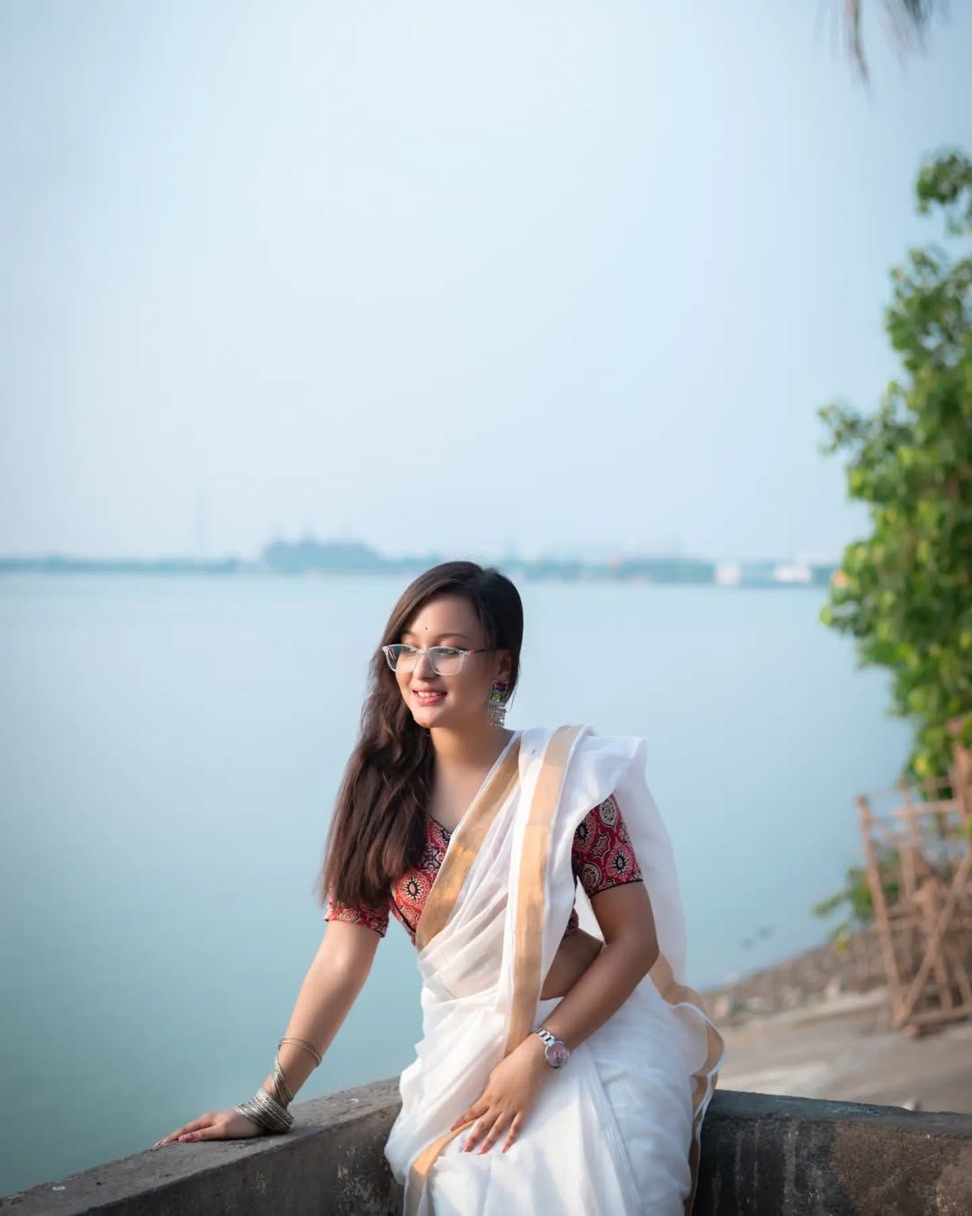 Gold Linen Kasavu Saree With Zari Pallu And Borders