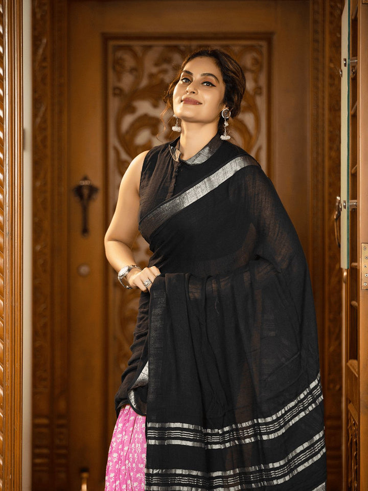 Elegant Black Handloom Cotton Saree with Pink Printed Pleats and Silver Border-Fronlioz