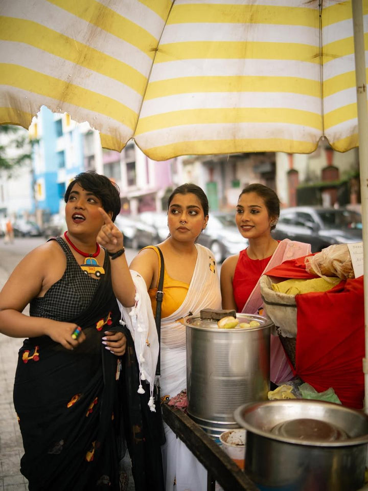 Playful Kolkata Motif Cotton Saree Collection – Pink, White & Black Handloom Sarees with Embroidered Taxi & Tram Designs-Fronlioz