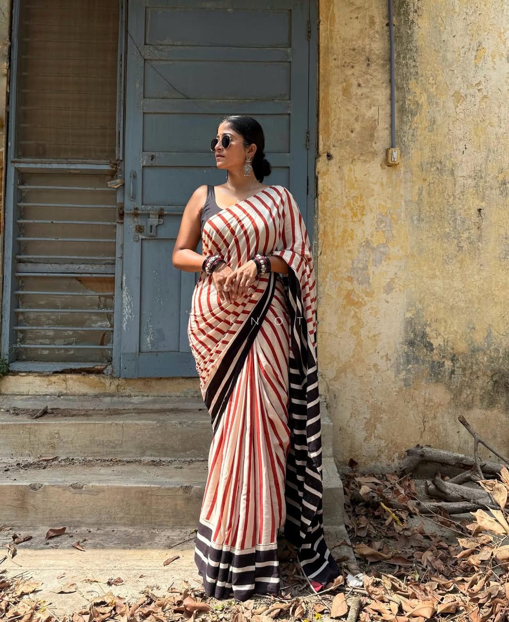 Classic Off-White & Maroon Striped Cotton Saree with Black Border-Fronlioz