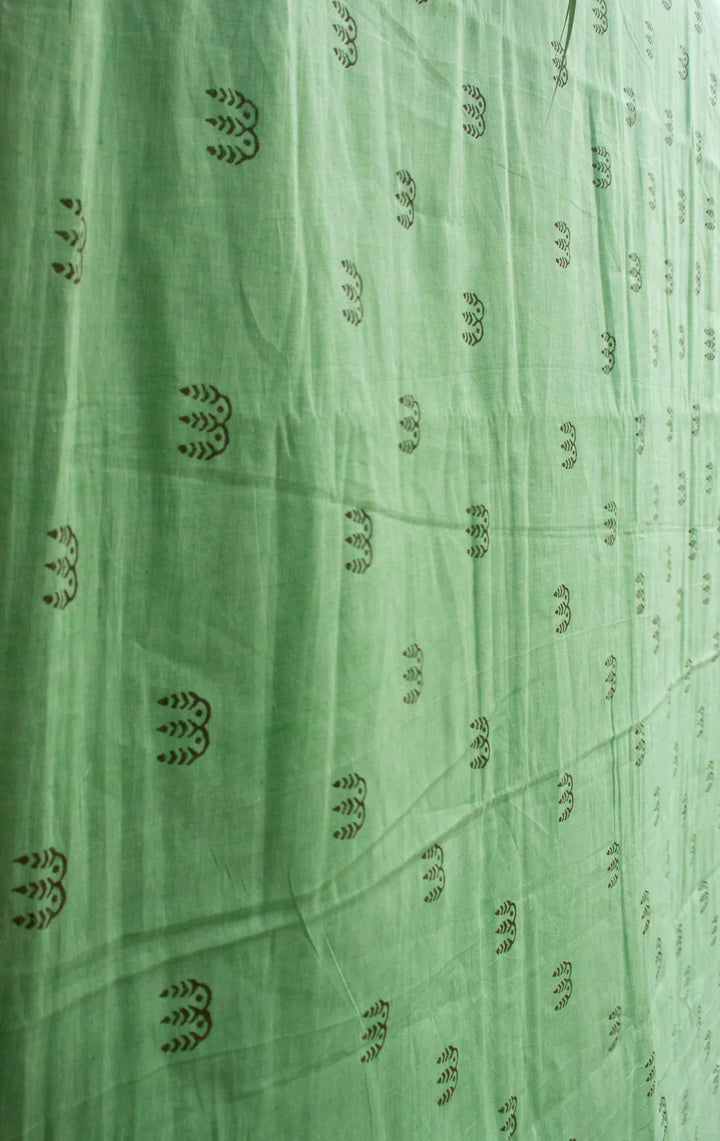 P A S T E L G R E E N ( S A R E E )-Fronlioz